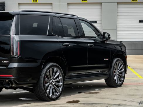 Used 2025 Cadillac Escalade V AWD/4WD image 20