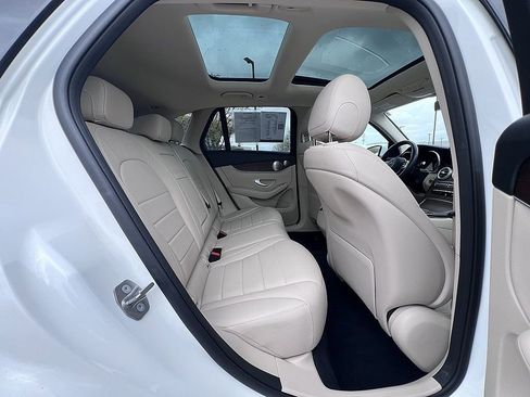 Used 2020 Mercedes-Benz GLC 300 4MATIC image 26