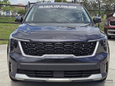 Certified 2025 Kia Sorento LX image 5