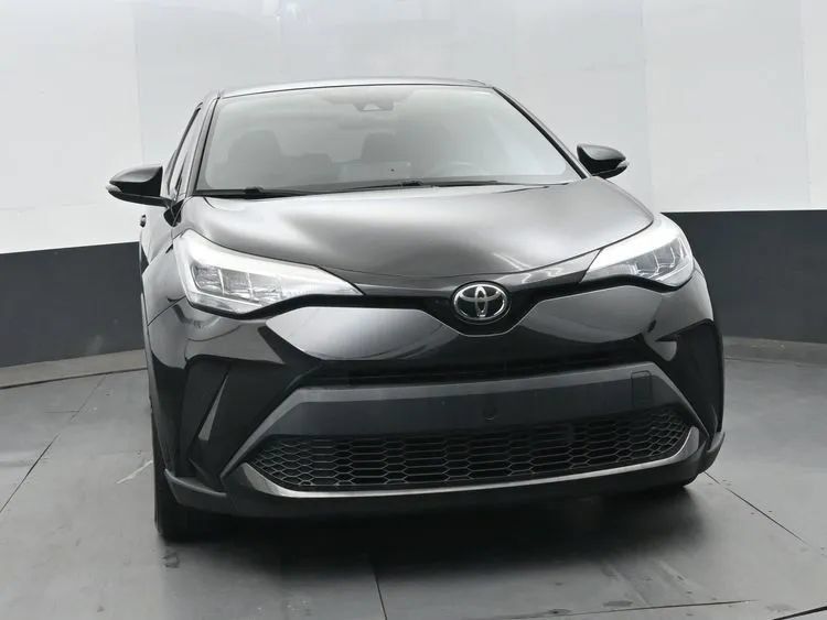 Used 2022 Toyota C-HR XLE FWD image 3