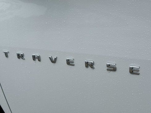 Used 2023 Chevrolet Traverse LT FWD image 12
