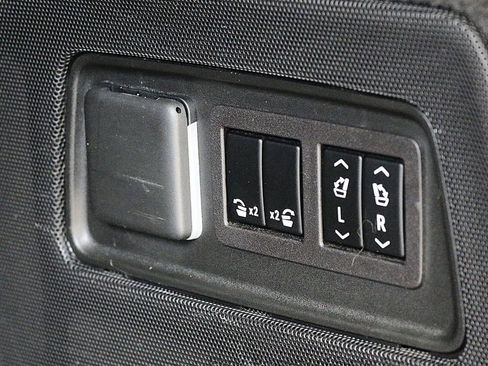 Used 2024 Cadillac Escalade ESV V AWD/4WD image 9