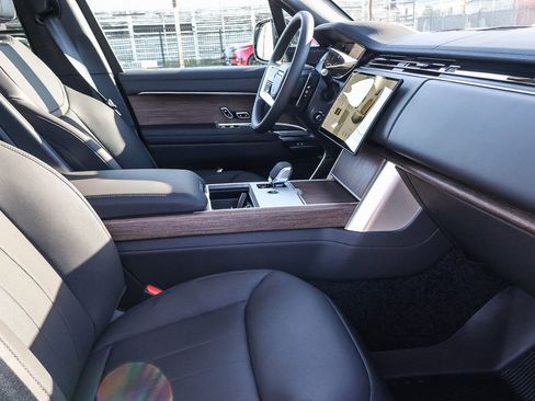 New 2026 Land Rover Range Rover SE image 17