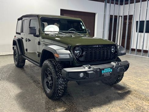 Used 2024 Jeep Wrangler Willys image 3