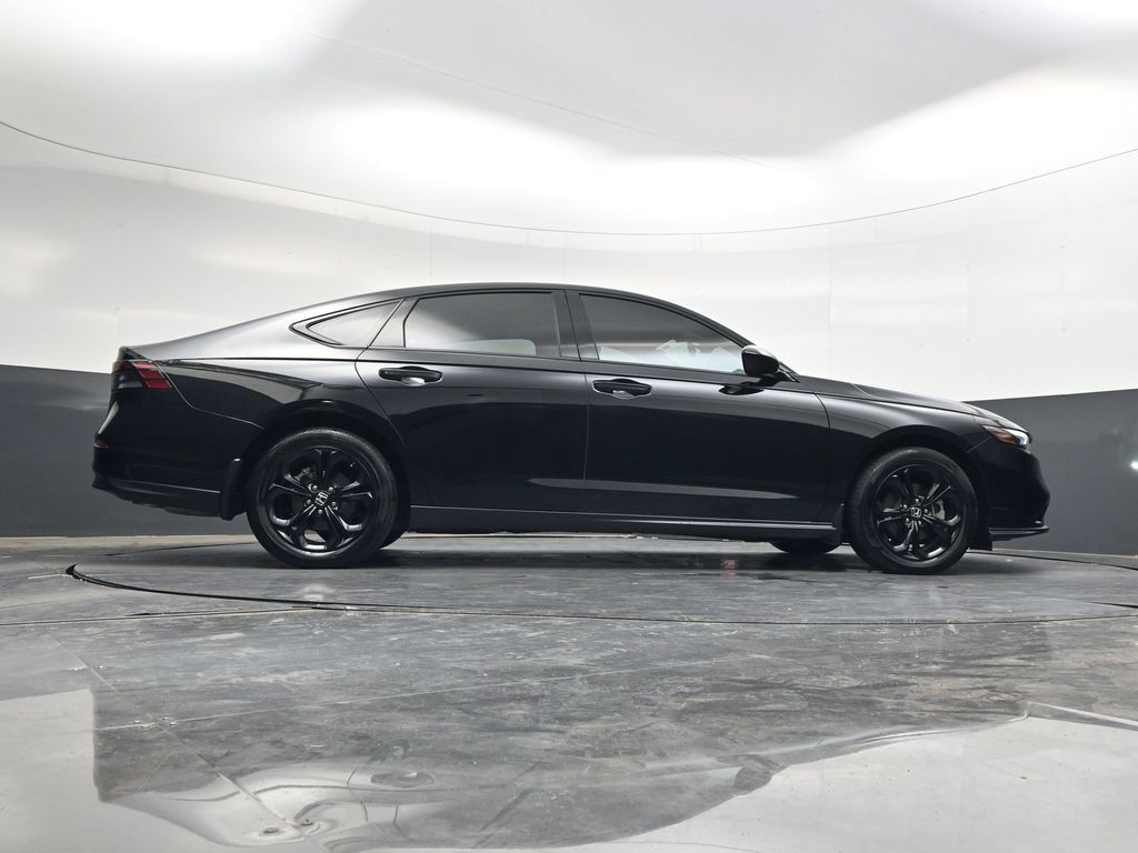 Used 2025 Honda Accord SE image 32