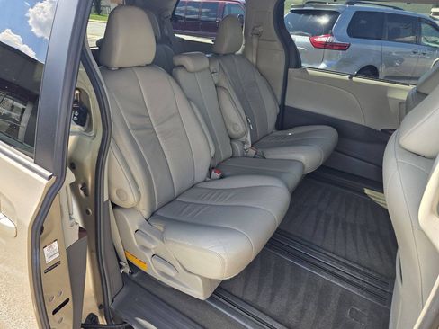 Used 2011 Toyota Sienna XLE FWD image 13
