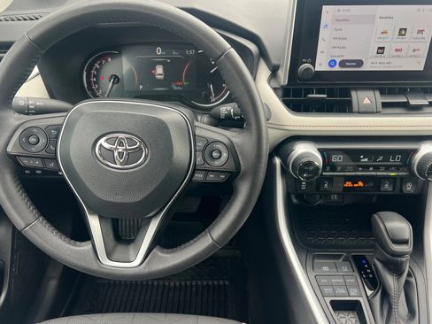 Used 2025 Toyota RAV4 XLE w/ Convenience Package AWD/4WD image 11