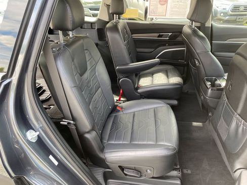 Used 2022 Kia Telluride SX w/ SX Prestige Package image 27