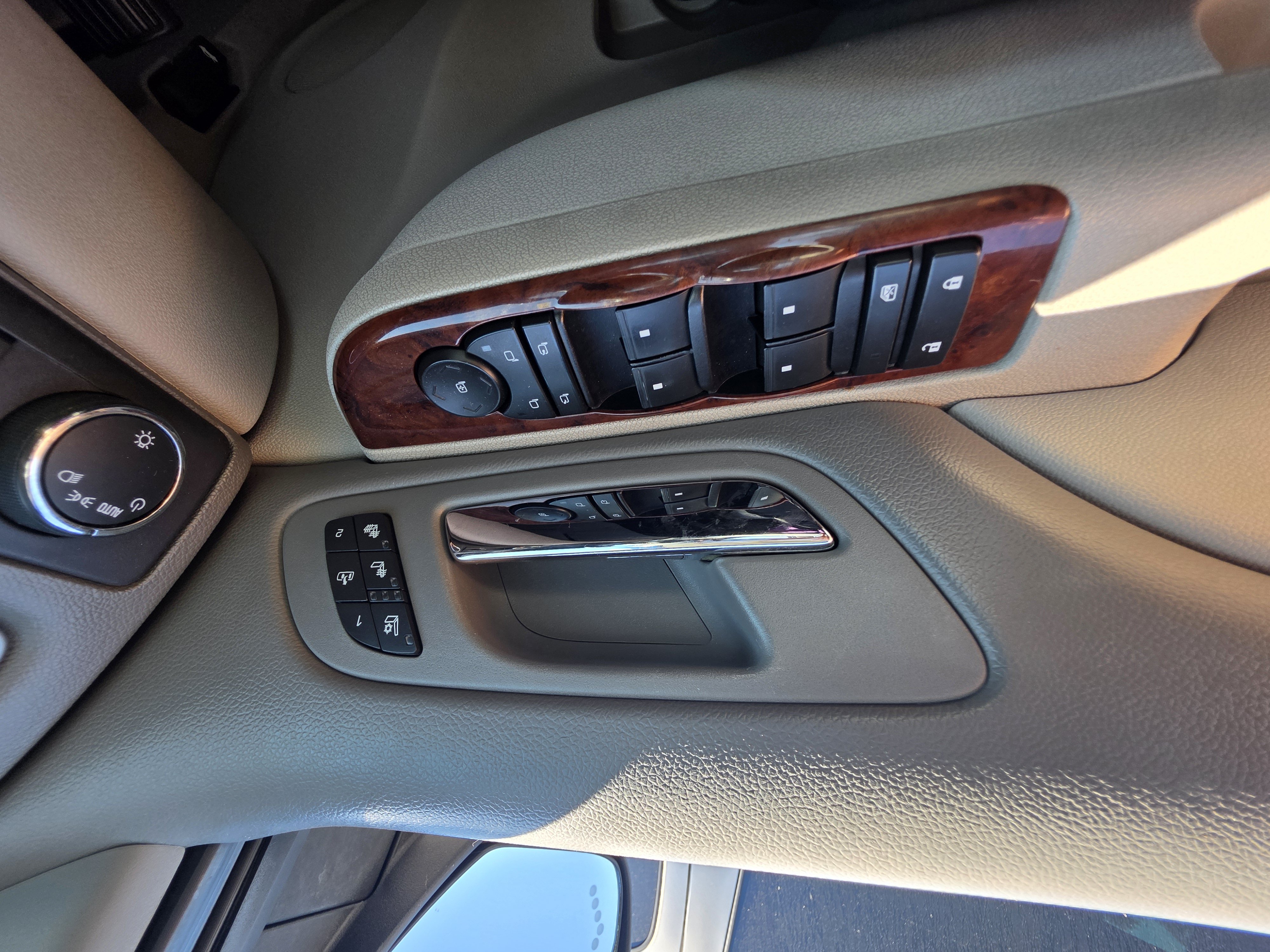 Used 2011 GMC Yukon XL SLT w/ SLT Chrome Package AWD/4WD image 20