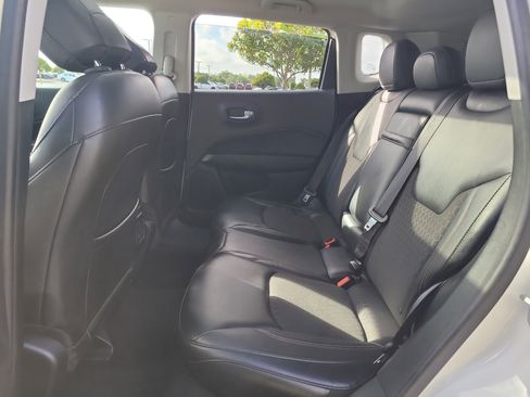 Used 2018 Jeep Compass Latitude w/ Popular Equipment Group FWD image 28