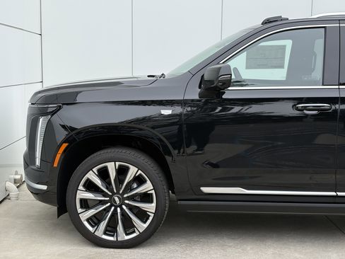 New 2026 Cadillac Escalade Luxury w/ Touring Package AWD/4WD image 5