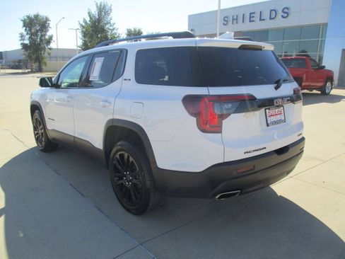 Used 2023 GMC Acadia SLE w/ Driver Convenience Package image 4