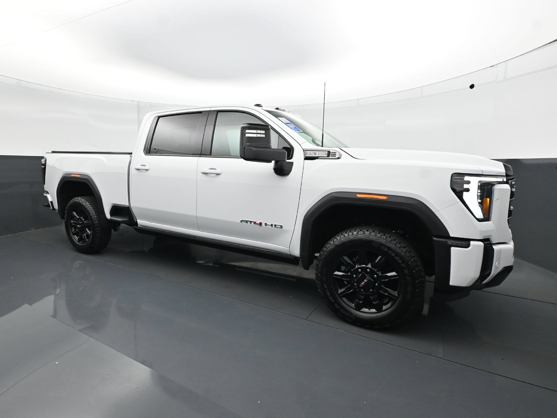 Used 2026 GMC Sierra 3500 AT4 w/ AT4 Premium Plus Package AWD/4WD image 9