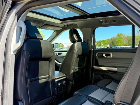 Certified 2022 Ford Explorer XLT w/ Equipment Group 202A AWD/4WD image 21