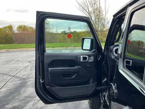 Used 2024 Jeep Wrangler Sport S image 12