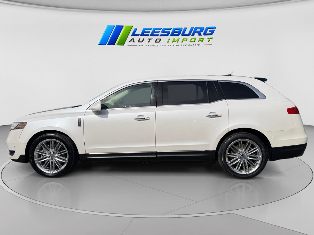 Used 2013 Lincoln MKT AWD image 2