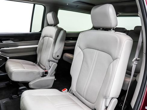 Used 2022 Jeep Wagoneer Series III w/ Premium Group I AWD/4WD image 10
