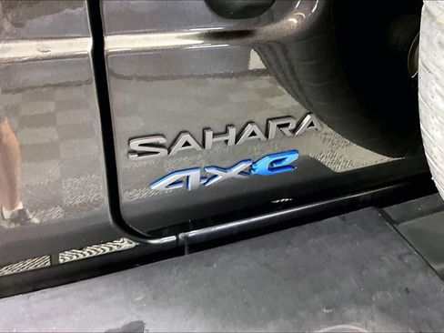 Used 2025 Jeep Wrangler Unlimited Sahara AWD/4WD image 23