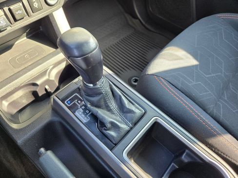 Used 2020 Toyota Tacoma TRD Off-Road AWD/4WD image 19