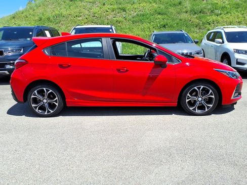 Used 2019 Chevrolet Cruze LT w/ RS Package FWD image 5