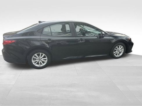 Used 2025 Toyota Camry LE image 20