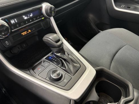 Used 2021 Toyota RAV4 LE image 4