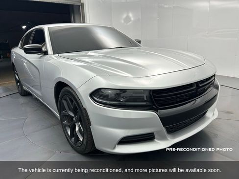 Used 2022 Dodge Charger SXT w/ Blacktop Package image 8