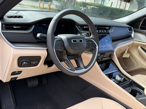New 2025 Jeep Grand Cherokee Limited image 40