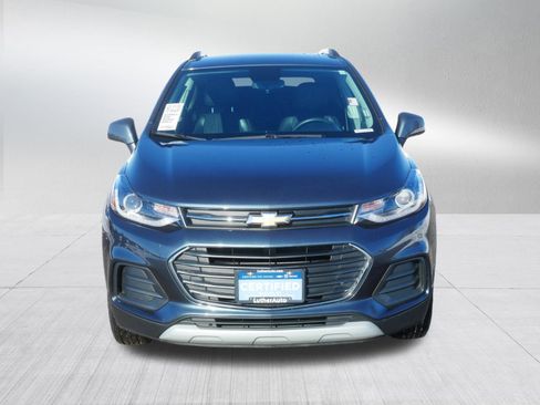 Certified 2022 Chevrolet Trax LT w/ LT Convenience Package image 2