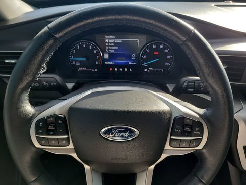 Used 2022 Ford Explorer XLT w/ Equipment Group 202A RWD image 35