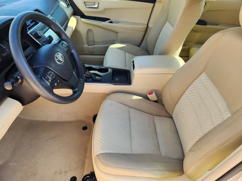 Used 2015 Toyota Camry LE image 13