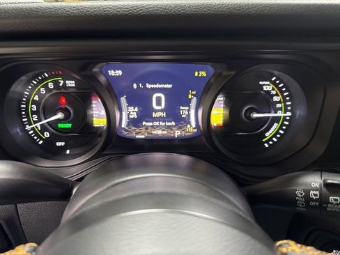 Used 2024 Jeep Wrangler Unlimited image 17