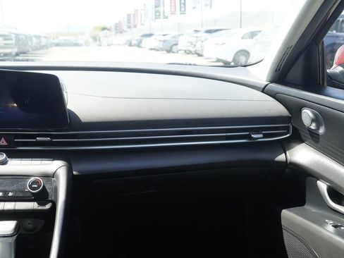 Used 2024 Hyundai Elantra SEL FWD image 31