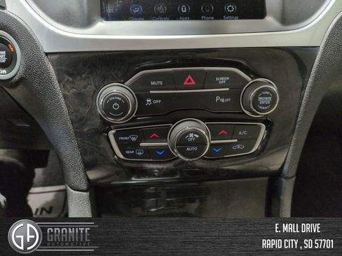 Used 2023 Chrysler 300 Touring L w/ Comfort Group image 18