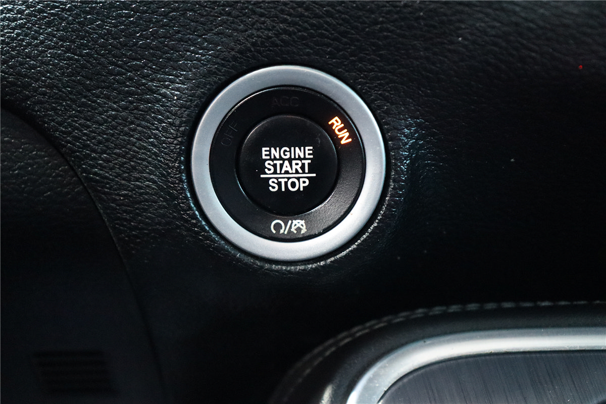 Used 2018 Dodge Challenger R/T w/ Blacktop Package RWD image 35
