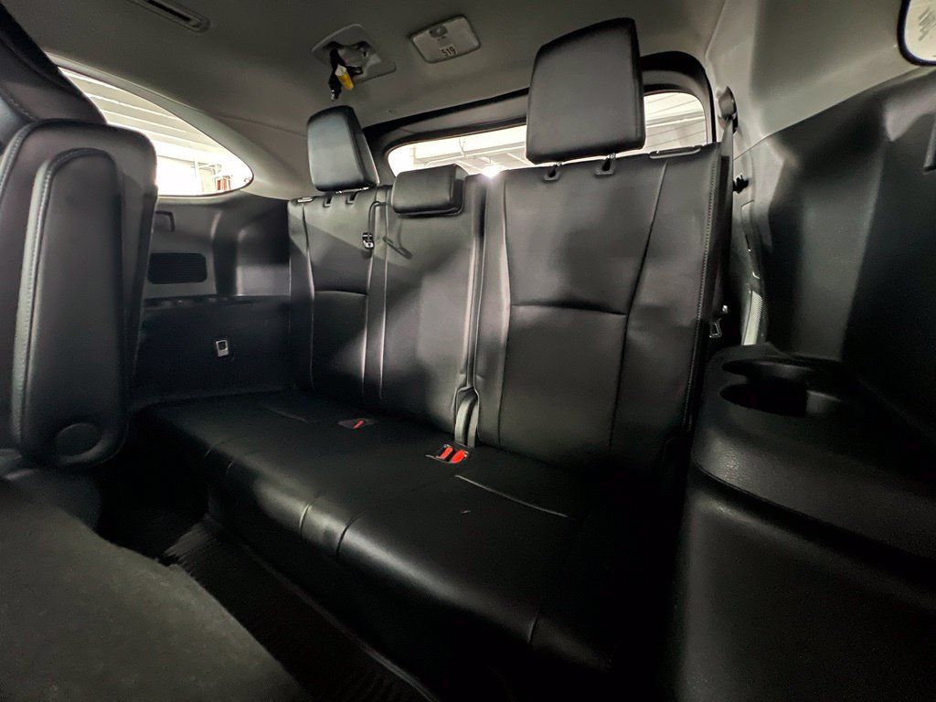 Used 2023 Toyota Highlander Limited AWD/4WD image 19