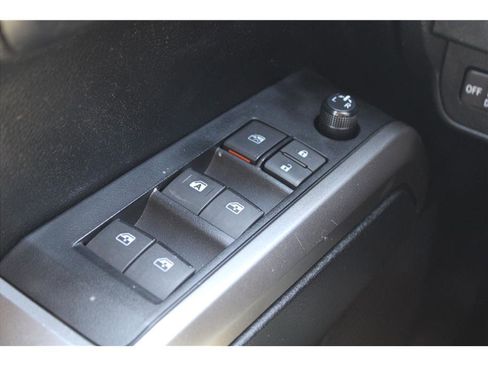 Used 2021 Toyota Tacoma SR5 AWD/4WD image 14