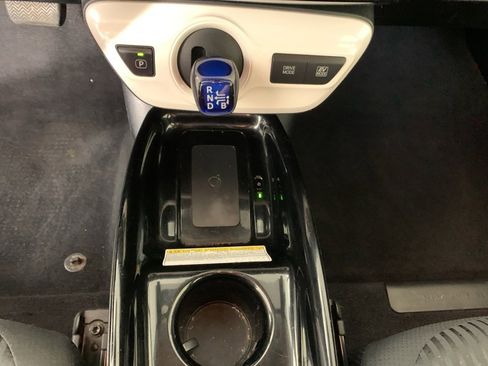 Used 2018 Toyota Prius Three image 24