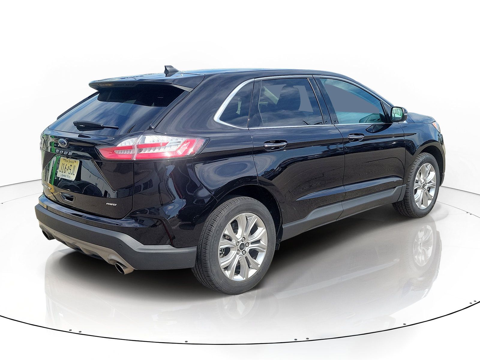 Used 2023 Ford Edge Titanium AWD/4WD image 3