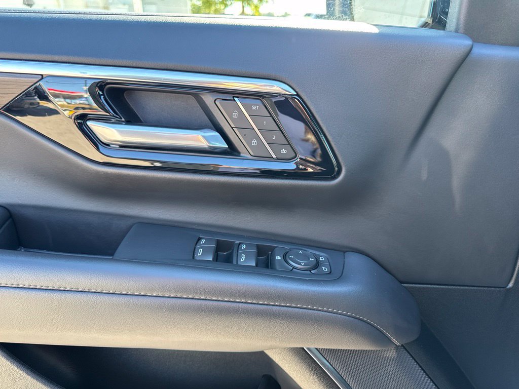 Used 2025 Chevrolet Tahoe LT AWD/4WD image 10