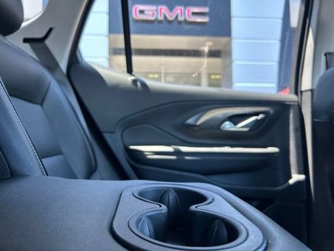 Used 2024 GMC Terrain SLT AWD/4WD image 35