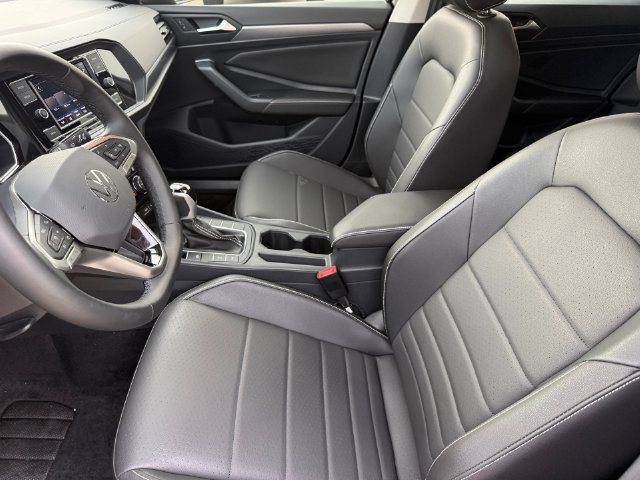 Used 2024 Volkswagen Jetta SE w/ Panoramic Sunroof Package FWD image 9