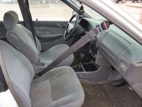 Used 1995 Ford Escort LX image 25