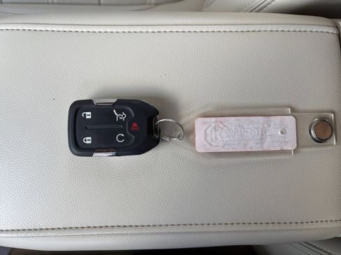 Used 2023 GMC Acadia Denali image 30