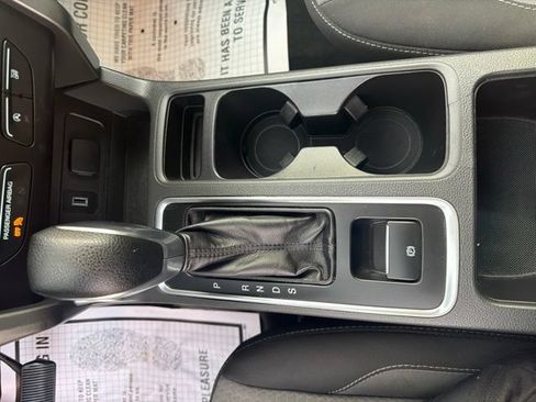 Used 2018 Ford Escape SE w/ Ford Safe & Smart Package AWD/4WD image 19