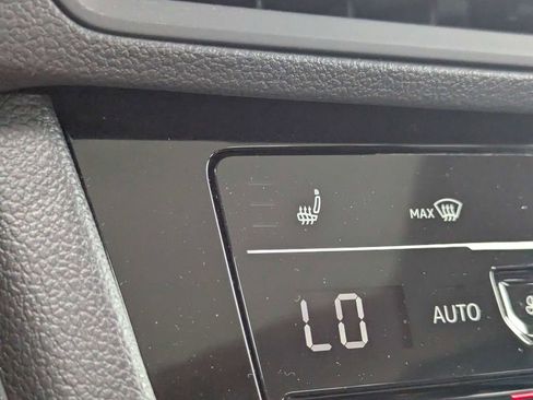 Used 2025 Volkswagen Jetta SE FWD image 22