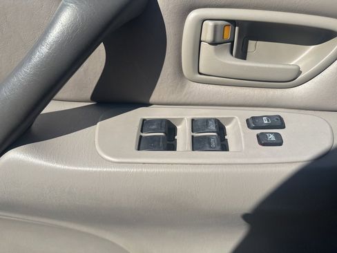 Used 2004 Toyota Sequoia SR5 image 26