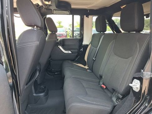 Used 2016 Jeep Wrangler Unlimited Sahara w/ Connectivity Group AWD/4WD image 20