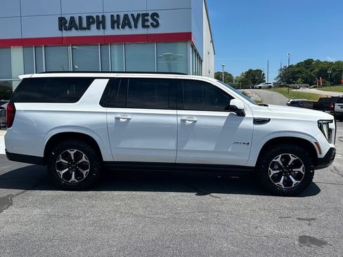 Used 2025 GMC Yukon XL AT4 w/ AT4 Premium Package AWD/4WD image 2