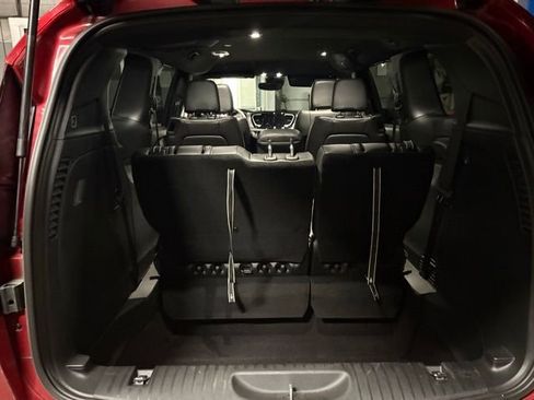 Used 2025 Chrysler Pacifica Select image 5